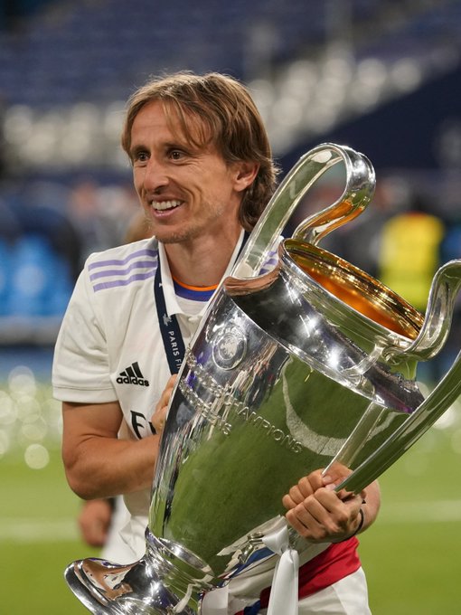 梅西一年三大MVP！造进球74个！快踢满全场还能边线一过四！