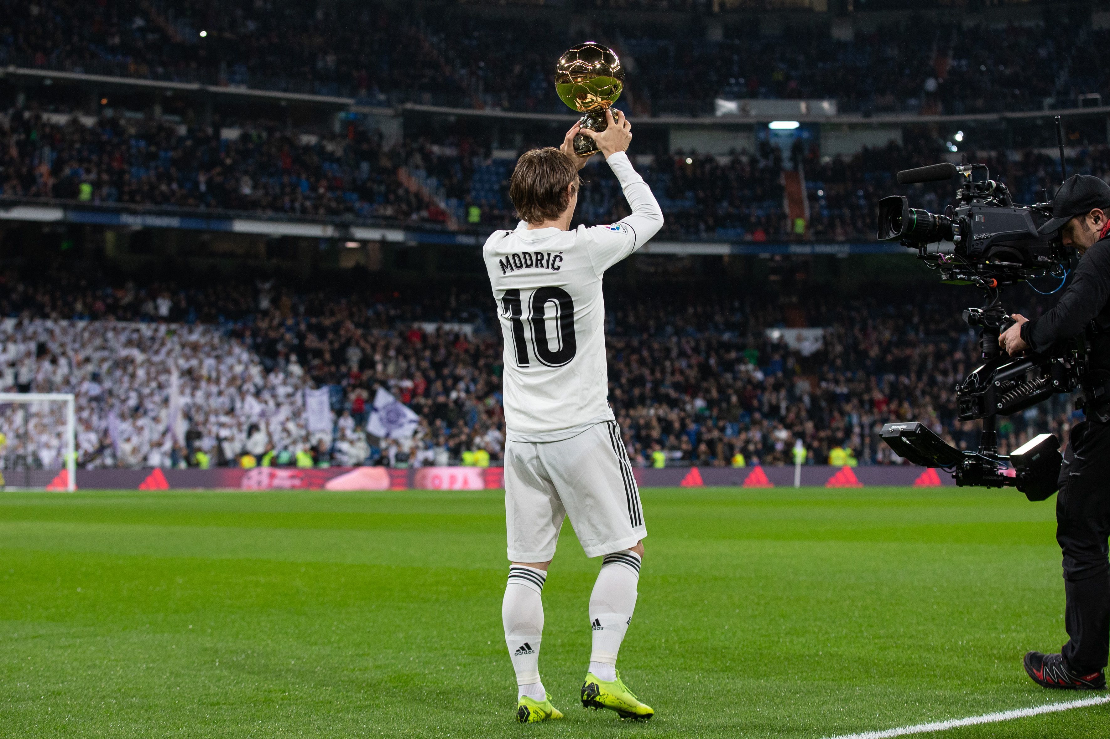 巴黎圣日耳曼梅西助攻内马尔破门