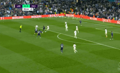 三连冠！上海海港加冕2025赛季中超冠军，摘下队史中超第四星