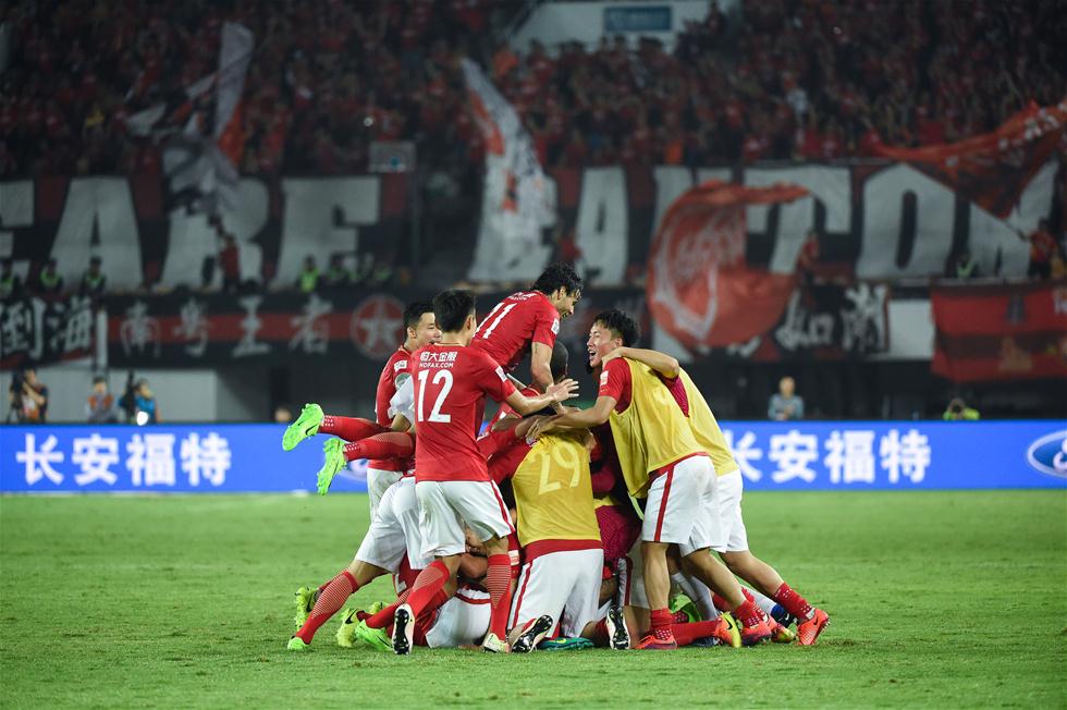 小孔塞桑被换下情绪激动不是因为斯帕莱蒂，是因摄影师险些绊倒他